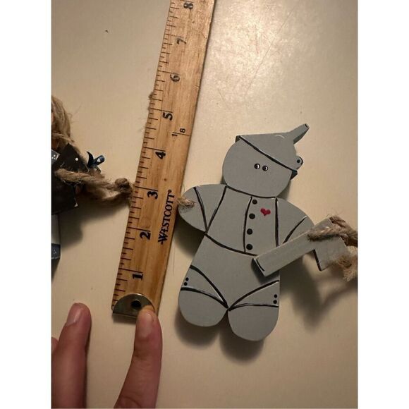Wizard of Oz Painted Wooden Decor On String Garland Wendy Toto Lion Tin Man - Picture 7 of 9